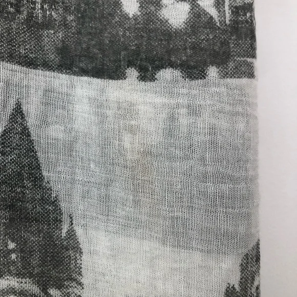 Black white and gray landmark travel big scarf. - Picture 7 of 7